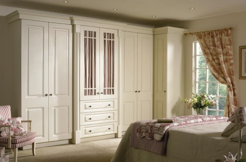 Traditional ivory fitted bedroom